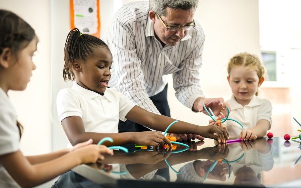 Teacher’s New Role In Future-Oriented Education – Supporting the New Paradigm Shift