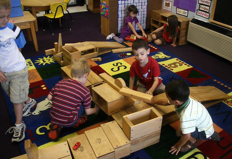 construction play team work preschool